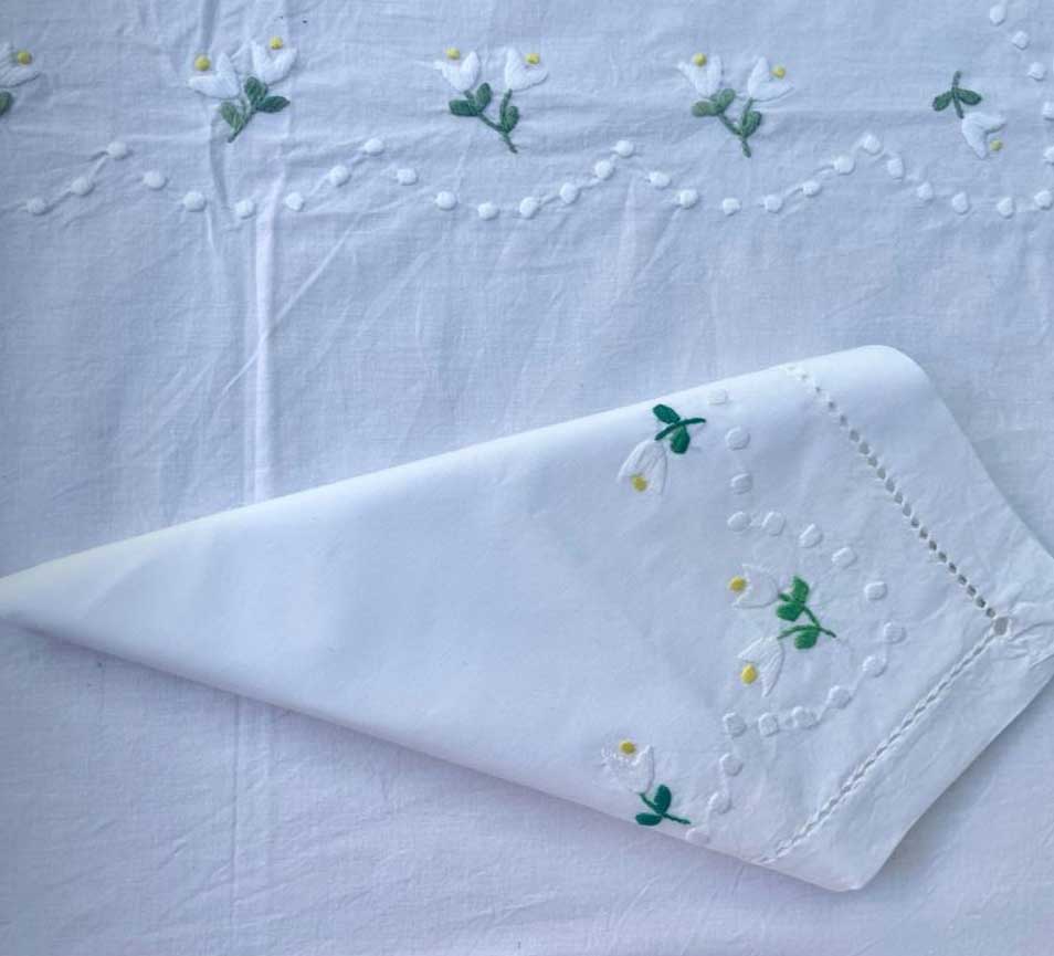 Dinner Table Matt and Dinner Napkin