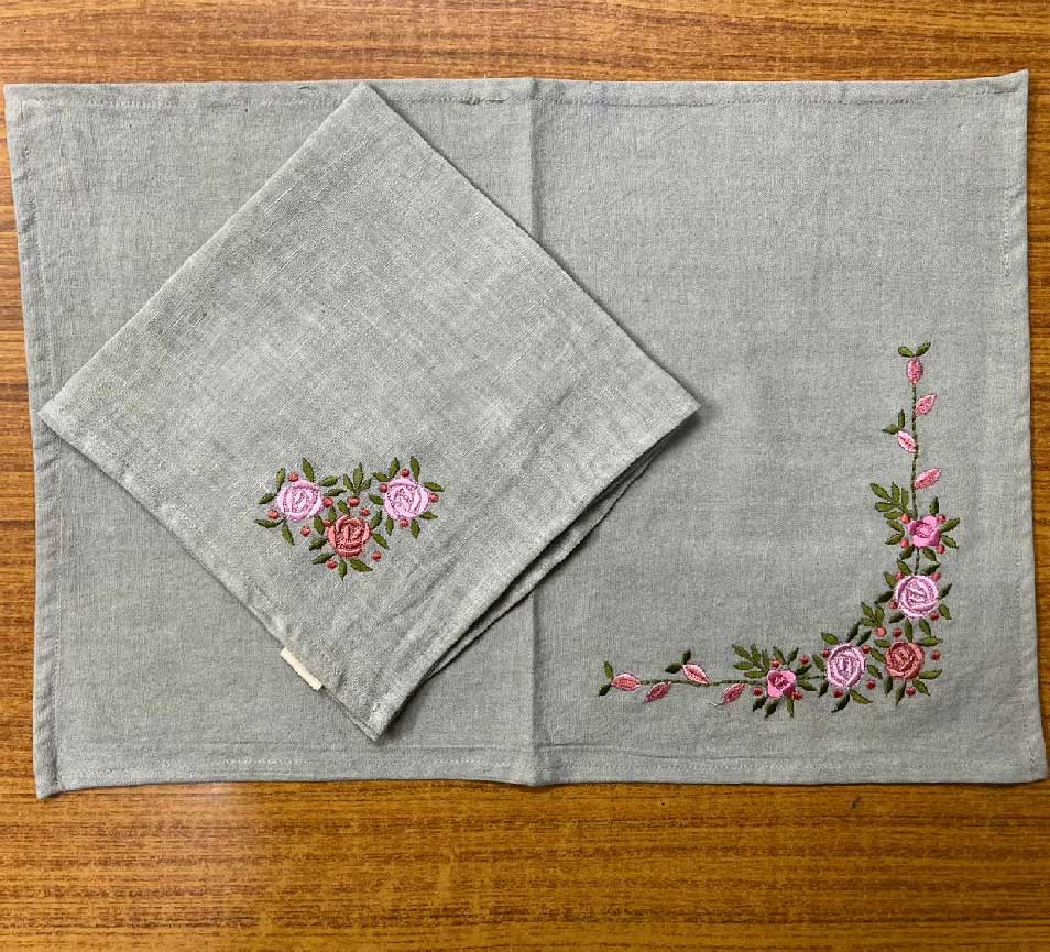 Dinner Table Matt and linen Dinner Napkin 02